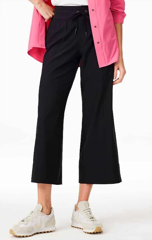 Active Tech Stretch Wide Leg Crop Pant In Black Onyx